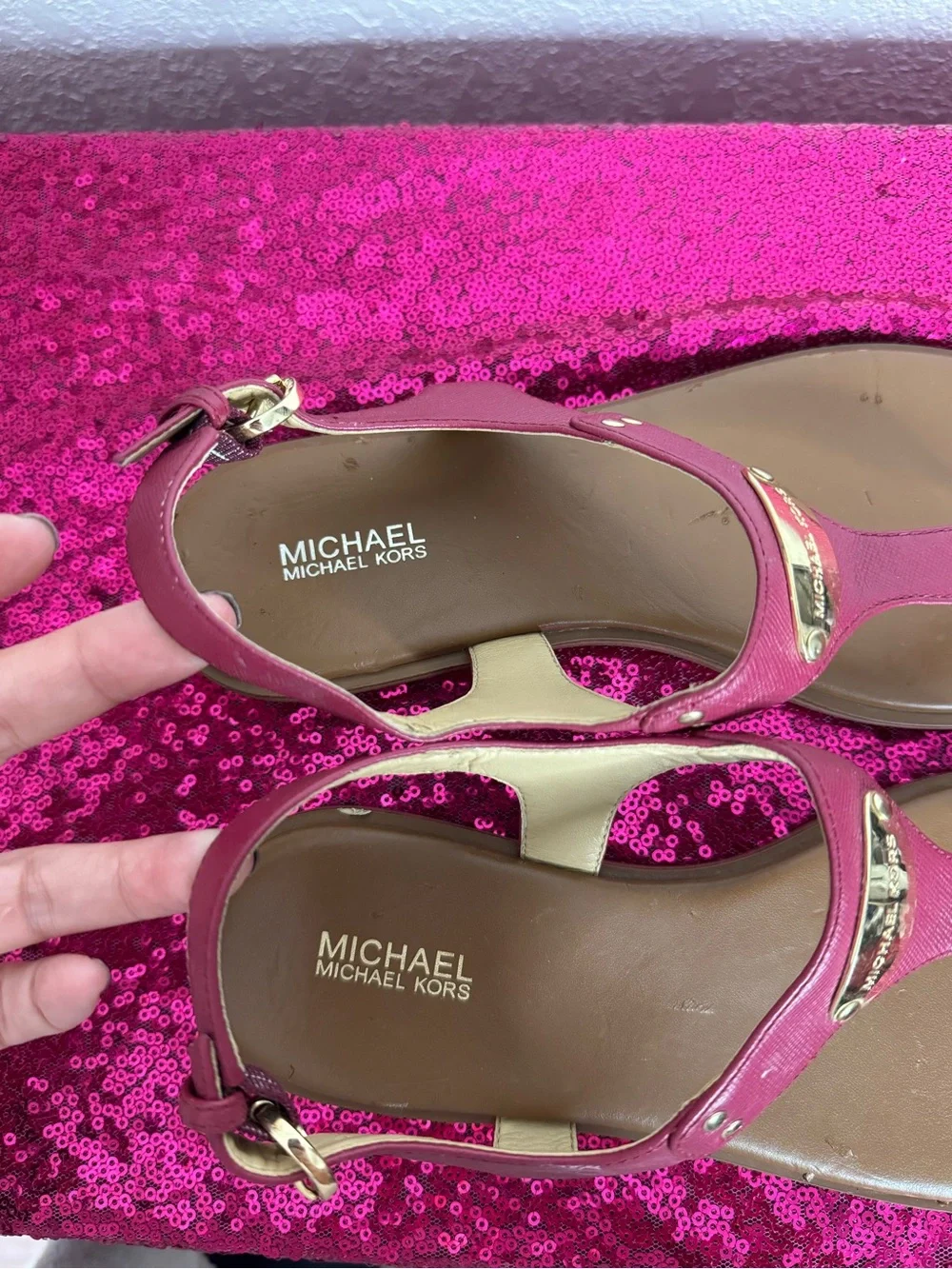 MICHAEL KORS 🌟 Maroon Leather T-Strap Thong Sandal, Gold Plaque (Women’s 8)
